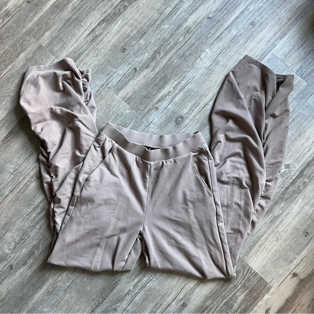 Alo Yoga Ruched Soft Sculpt Pant - Taupe - Picture 4 of 5